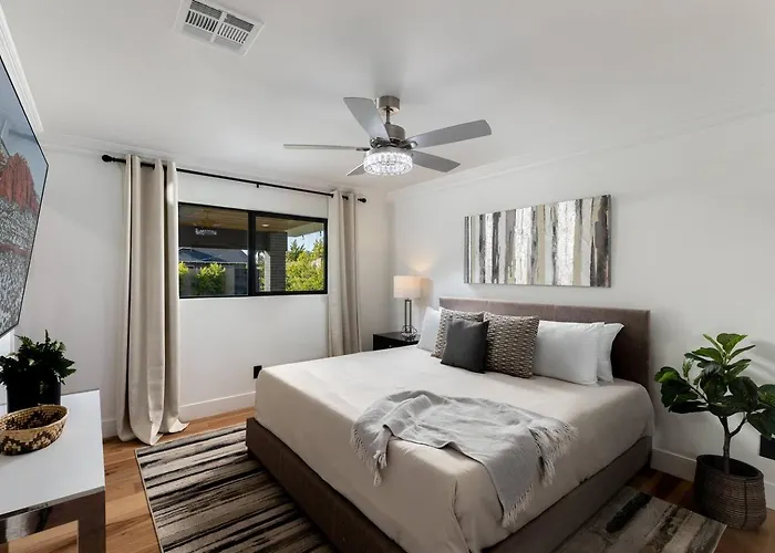 Oasis Heated Pool, & Putting Scottsdale