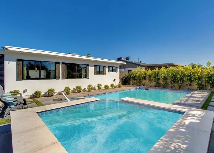 Oasis Heated Pool, & Putting Scottsdale